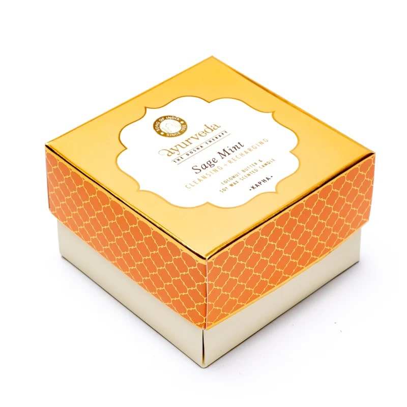 Ayurvedische Kapha geurkaars met salie en munt in verkoperde metalen pot