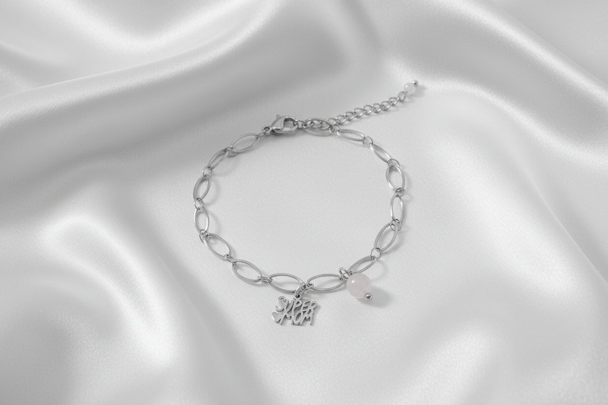 Super Mom armband met rozenkwarts op zijde achtergrond