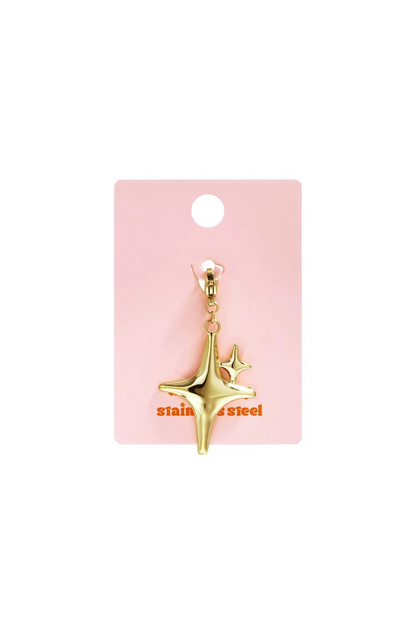 Luxe gouden RVS ster bedel van stainless steel voor ketting op sieraden aartje gepresenteerd.