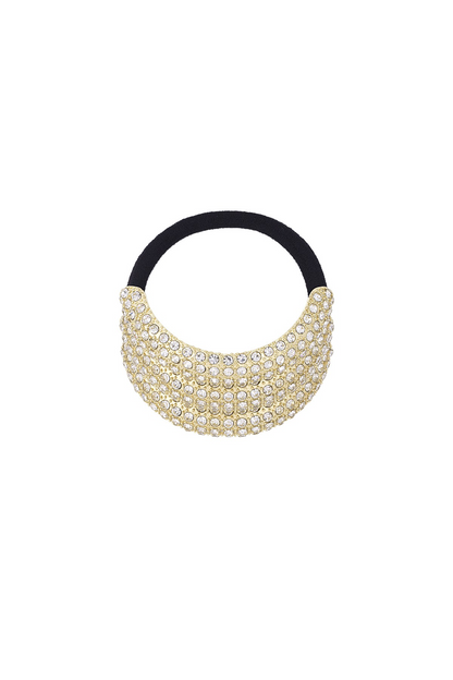 Luxe goudkleurige haarstiek met een brede boogvormige manchet volledig ingelegd met glinsterende strass-steentjes op een witte achtergrond.