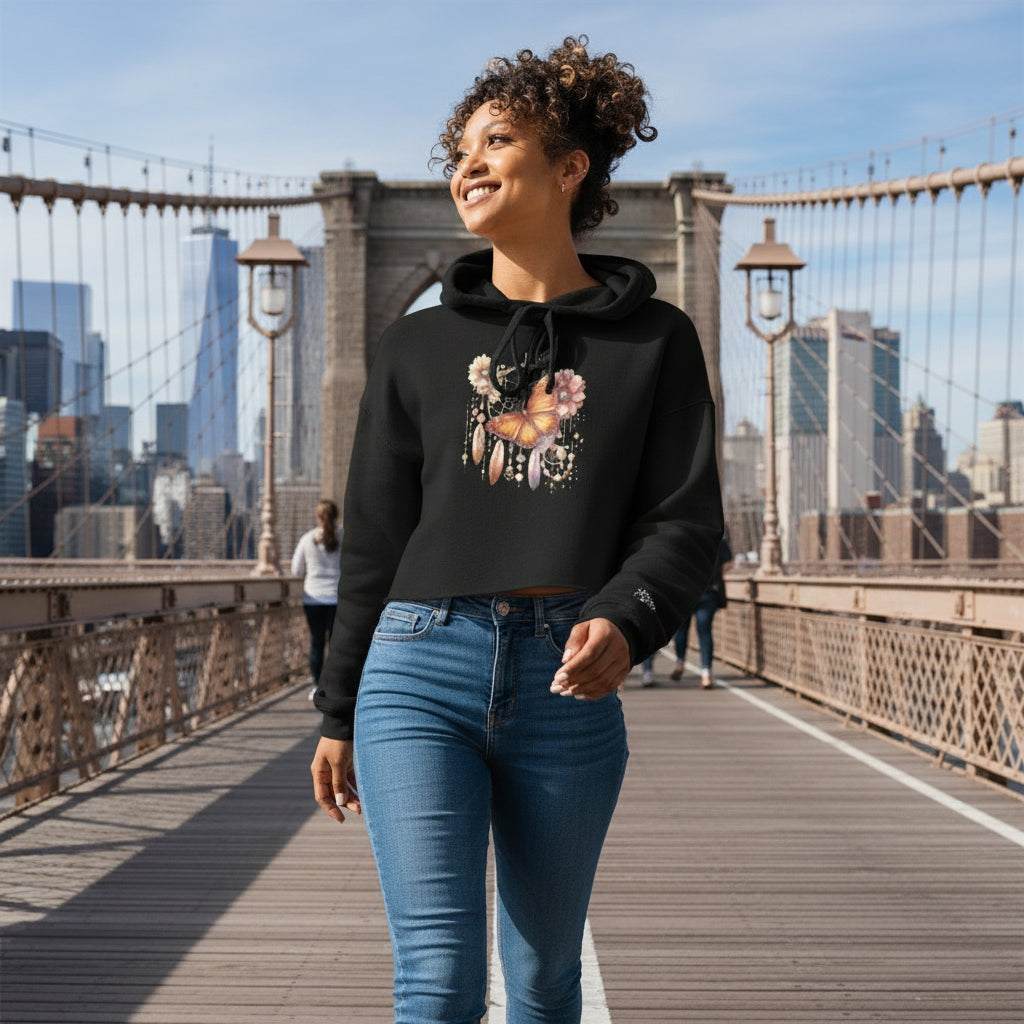 vrouwelijke cropped boho hoodie met vlinder en dromenvanger print