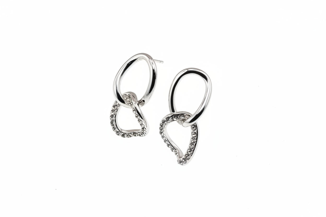 Zilveren Oval Sparkle Oorbellen – RVS op een witte achtergrond